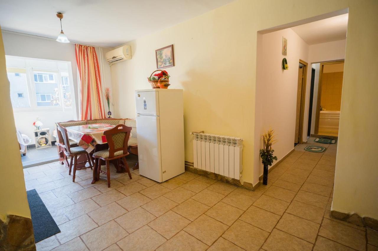 Rustic & Spacious 3Br Apartment Bucharest Exterior photo