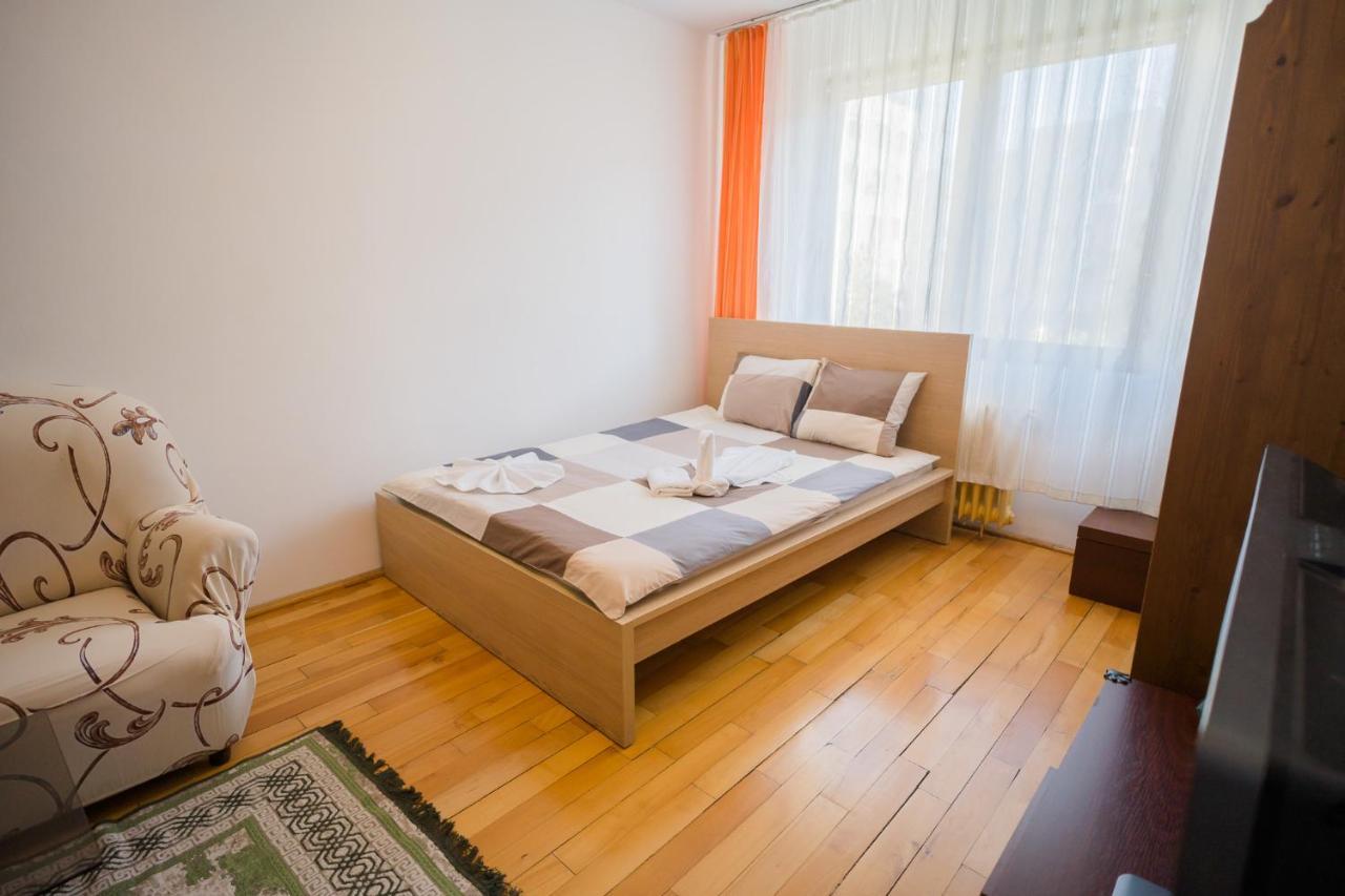 Rustic & Spacious 3Br Apartment Bucharest Exterior photo