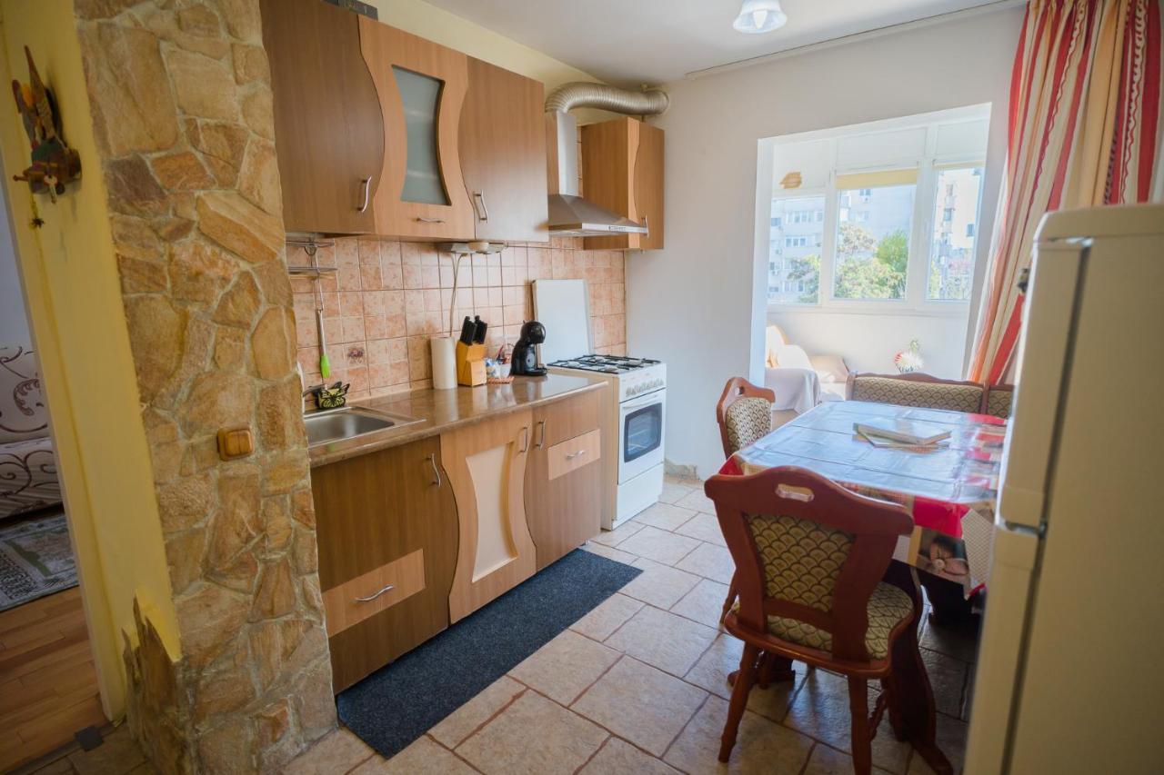 Rustic & Spacious 3Br Apartment Bucharest Exterior photo