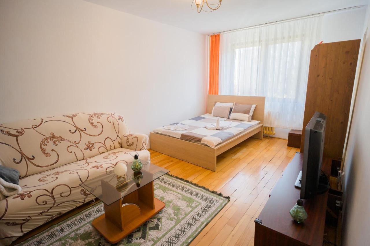 Rustic & Spacious 3Br Apartment Bucharest Exterior photo
