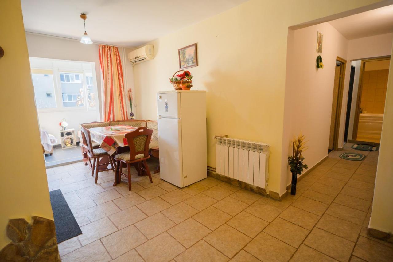 Rustic & Spacious 3Br Apartment Bucharest Exterior photo