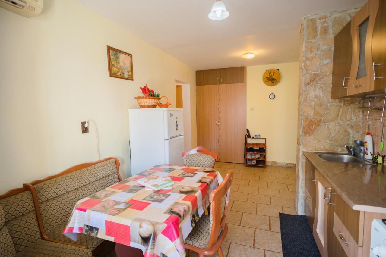 Rustic & Spacious 3Br Apartment Bucharest Exterior photo