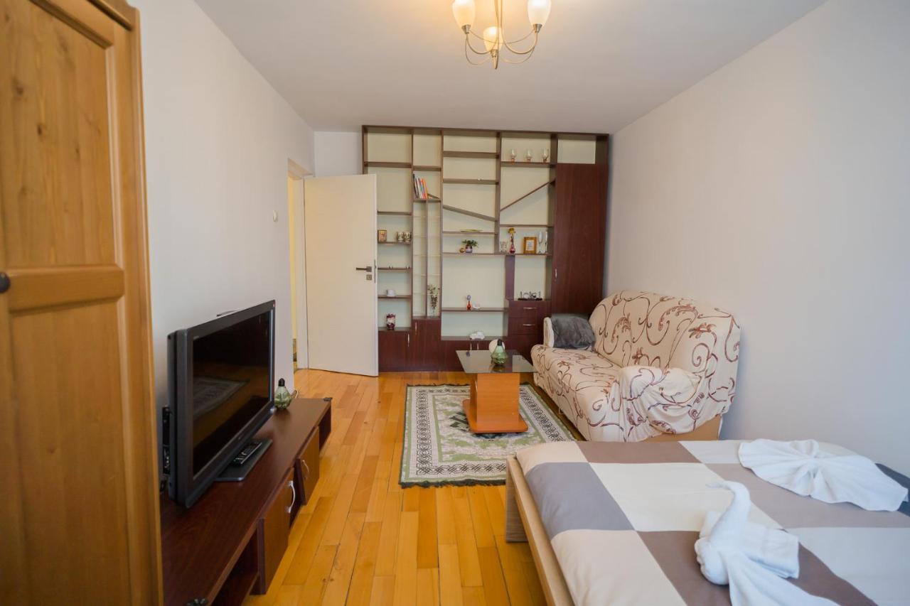 Rustic & Spacious 3Br Apartment Bucharest Exterior photo