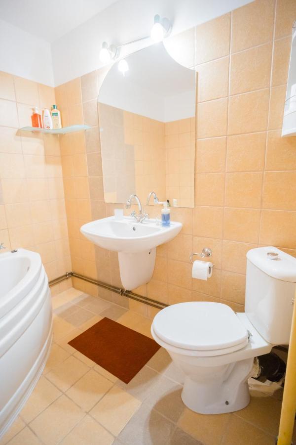 Rustic & Spacious 3Br Apartment Bucharest Exterior photo