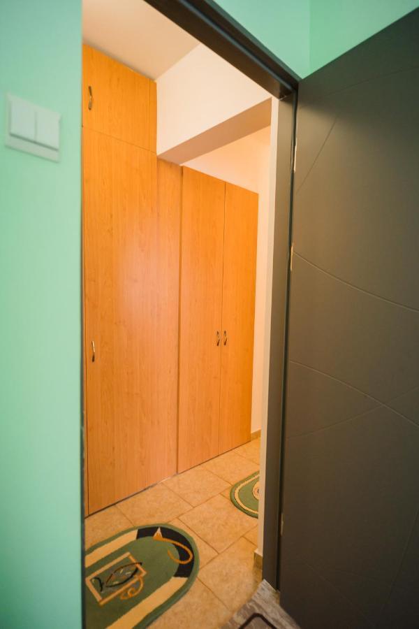 Rustic & Spacious 3Br Apartment Bucharest Exterior photo