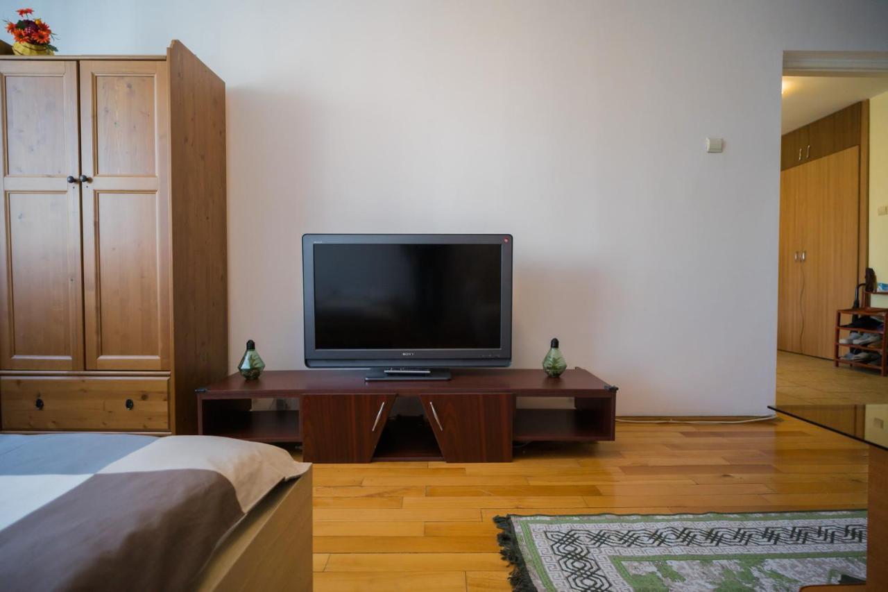 Rustic & Spacious 3Br Apartment Bucharest Exterior photo