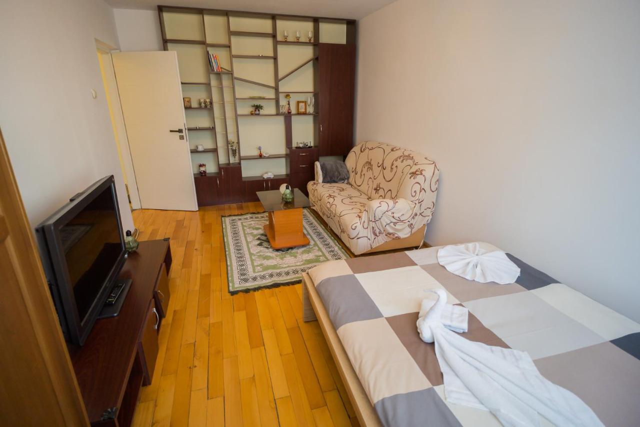 Rustic & Spacious 3Br Apartment Bucharest Exterior photo