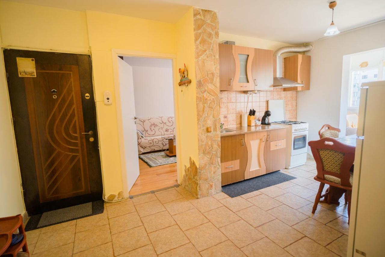 Rustic & Spacious 3Br Apartment Bucharest Exterior photo